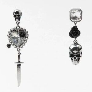 ZARA Skull Heart Earrings NWT ✨✨🔥🔥 Halloween